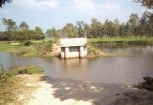 বোচাগঞ্জে ২০১৭ সালের বন্যায় ভেসে যাওয়া ব্রিজ নির্মাণ হয়নি আজও