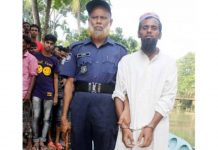প্রতিমা ভাঙচুরকালে হাতেনাতে আটক যুবক, পুলিশে সোপর্দ