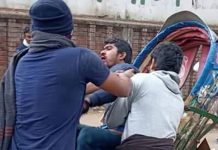 ডাকসুর ফটক বন্ধ করে ভিপি নুর ও তার অনুসারীদের ওপর হামলা, আহত ১৪