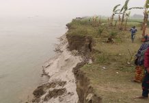 গোয়ালন্দে অসময়ে পদ্মায় ভাঙন