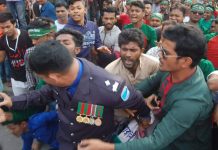 নারায়ণগঞ্জে খালেদা জিয়ার মুক্তি চেয়ে বিএনপির মিছিল, বাধা দেয়ায় ওসি লাঞ্ছিত