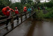 ইন্দোনেশিয়ায় নদীতে হঠাৎ জলোচ্ছ্বাস, ভেসে গেল ৬ শিক্ষার্থী